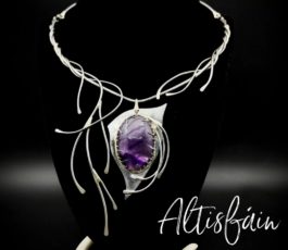 Collier inox “les Passages Célestes: les Rituels de Magie Violette” Améthyste trapiche