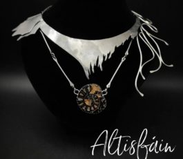 Collier inox “Les Diaboliques: Yara Greyjoy” Ammonite