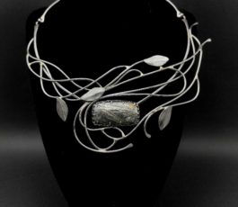 Collier “Histoires d’Elles: l’ Apaisée” Pyrite à plumes