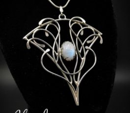 Pendentif inox “les Passages Célestes: “Étoile du Soir ” Peristerite