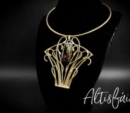 Pendentif laiton “les Passages Célestes: “Gatsby le Magnifique ” Pietersite