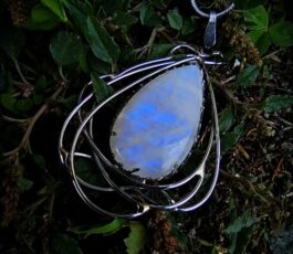 Pendentif inox “les Passages Célestes: le Compromis de Skadi”, Labradorite blanche