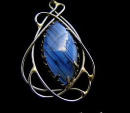 Pendentif inox “les Passages Célestes: l’ Œil d’ Horus”, Labradorite bleue